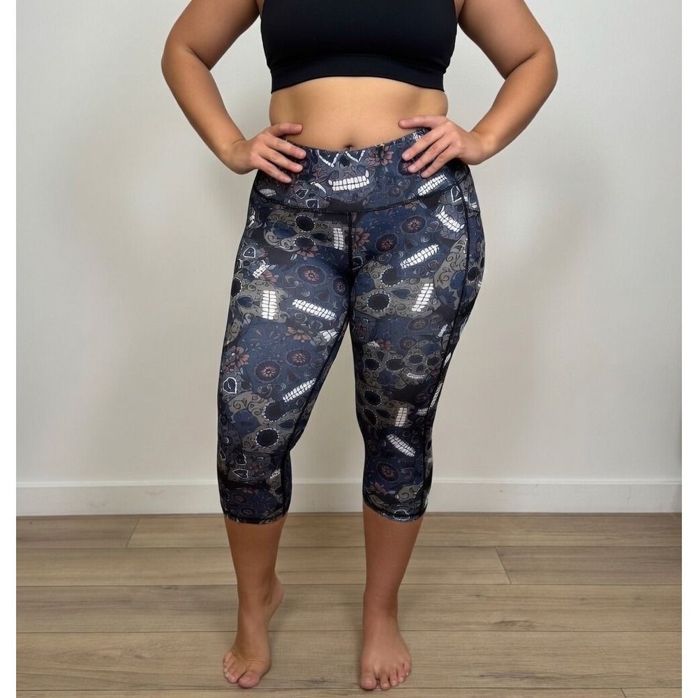 CVG Constantly Varied Gear Midnight Skull Leggings Capri Size XL